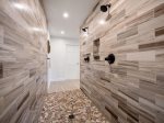 Gleesome Inn - Master Bathroom Shower